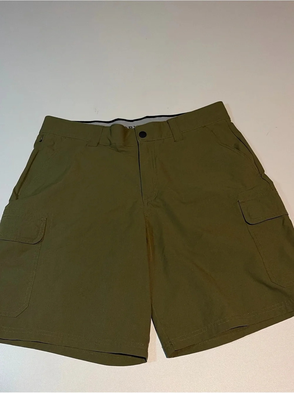 Orvis Olive Green Cargo Shorts size 34. 9” inseam